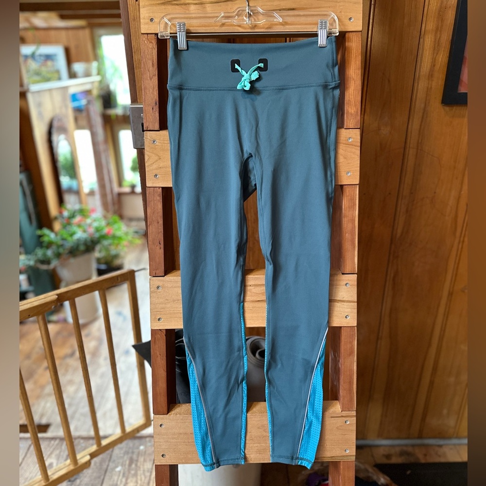 NWT Fabletics high waisted leggings teal storm slate ocean eyes size M Stride 9” - Picture 6 of 13